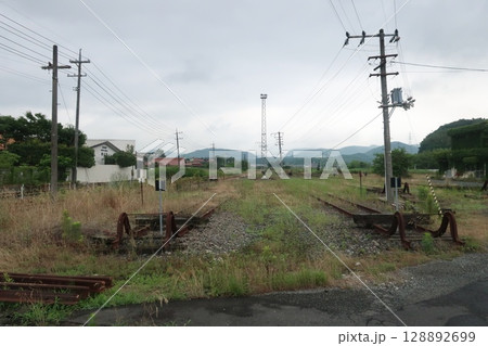 田舎の寂れた線路 128892699