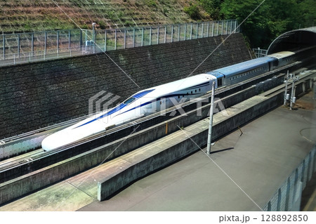 リニア新型試験車M10の走行試験 128892850