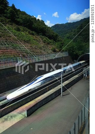 リニア新型試験車M10の走行試験 128892851