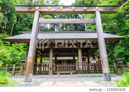 京都市山科区の日向大神宮　内宮の鳥居 128892926
