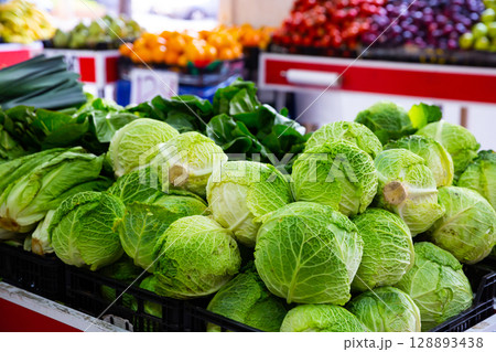Green leafy vegetables on market counter 128893438