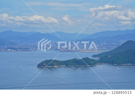 江田島から見た広島市 128893513