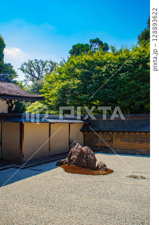 【京都風景】龍安寺　謎多き七五三の石庭 128893622