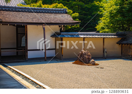 【京都風景】龍安寺　謎多き七五三の石庭 128893631