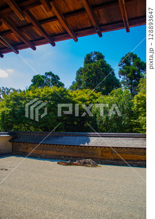 【京都風景】龍安寺 謎多き七五三の石庭 【京都風景】龍安寺 謎多き七五三の石庭 128893647