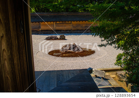 【京都風景】龍安寺　謎多き七五三の石庭 128893654