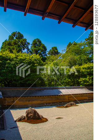 【京都風景】龍安寺 謎多き七五三の石庭 【京都風景】龍安寺 謎多き七五三の石庭 128893677