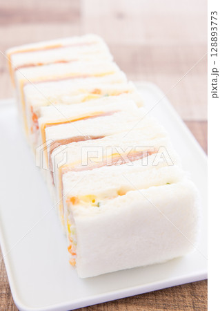 おいしいミックスサンド、ハムサンド、たまごサンド、野菜サンド 128893773