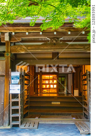 【京都風景】龍安寺　謎多き七五三の石庭 128893991