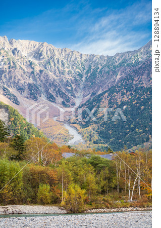 「長野県」秋の上高地の風景 「長野県」秋の上高地の風景 128894134