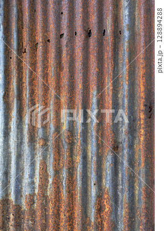 錆びた波トタン板 128894288