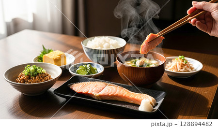 ヘルシーな和朝食 128894482