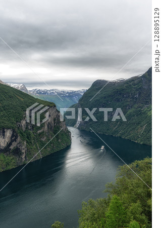Geiranger fjord Ornesvingen Viewpoint 128895129