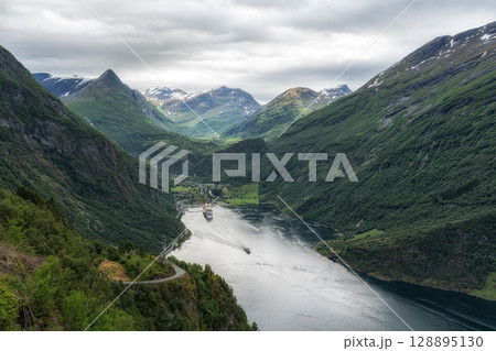 Geiranger fjord Ornesvingen Viewpoint 128895130
