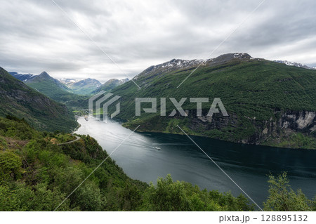 Geiranger fjord Ornesvingen Viewpoint 128895132