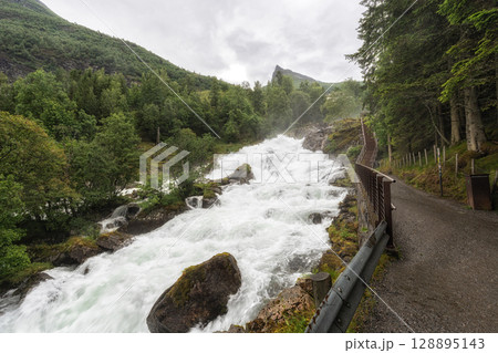 Fossevandring Waterfall Walk 128895143