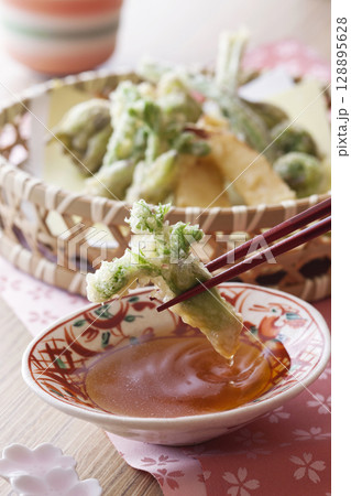 山菜の天ぷら 山菜の天ぷら 128895628
