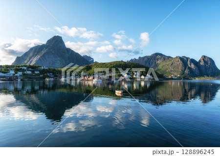 Rowing boat in Reine Lofoten 128896245