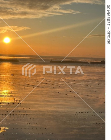 大船渡温泉から眺める初日の出 大船渡温泉から眺める初日の出 128896400