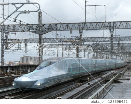 大宮駅に入線する新幹線高速試験車両ALFA-X 128896431