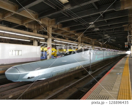 大宮駅に停車中の新幹線高速試験車両ALFA-X 128896435