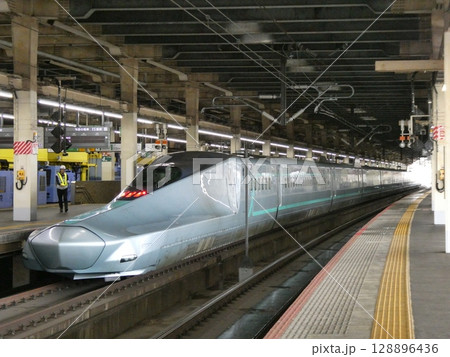大宮駅に停車中の新幹線高速試験車両ALFA-X 128896436