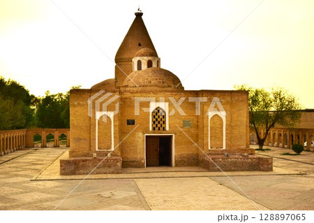 Chashma-Ayub Mausoleum  ブハラ　ウズベキスタン 128897065