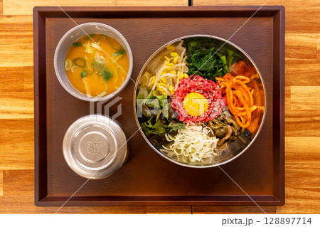 Korean traditional food. Beef Tartare Bibimbap 128897714