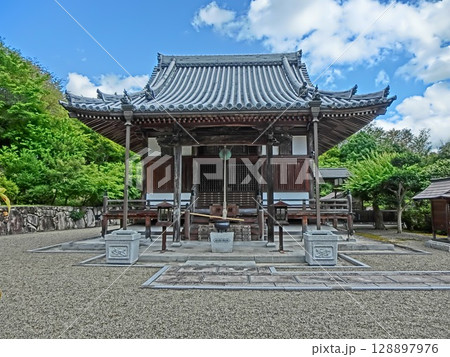 岡山県津山市にある真言宗「新善光寺」:本殿 岡山県津山市にある真言宗「新善光寺」:本殿 128897976