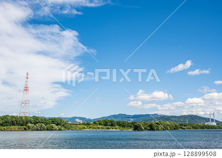 夏の淀川風景　枚方市 128899508