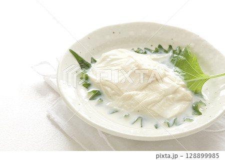 大葉の上の湯葉 128899985