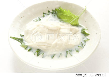大葉の上の湯葉 128899987