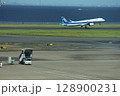 空へ、東京から。羽田発の瞬間 128900231