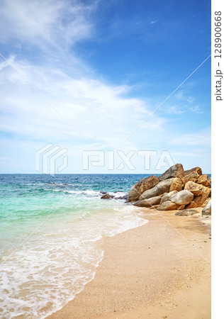 Beach on Mamutic Island, Tunku Abdul Rahman National Park, Sabah, Malaysia. 128900668