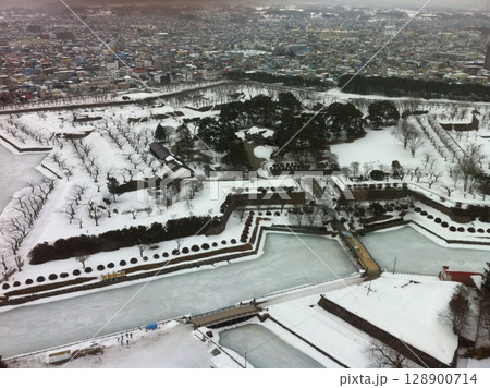 雪積もる 128900714