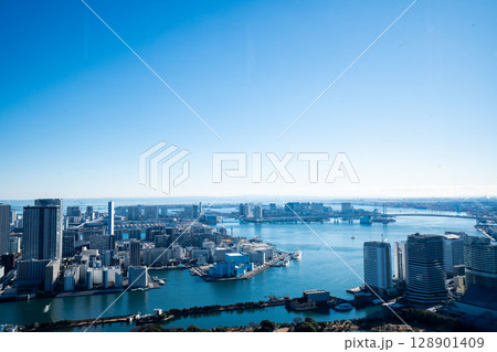 一望する東京湾、晴れた人の東京湾岸、 一望する東京湾、晴れた人の東京湾岸、 128901409