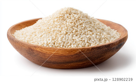白ごまが木の器に山盛りに盛られた美しい食品写真 128902219