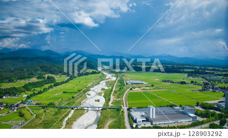 夏の富山県滑川市周辺の様子 128903292
