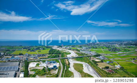 夏の富山県滑川市周辺の様子 夏の富山県滑川市周辺の様子 128903298