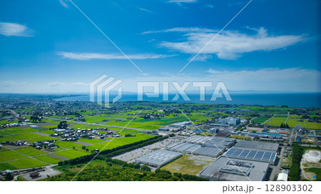 夏の富山県滑川市周辺の様子 夏の富山県滑川市周辺の様子 128903302