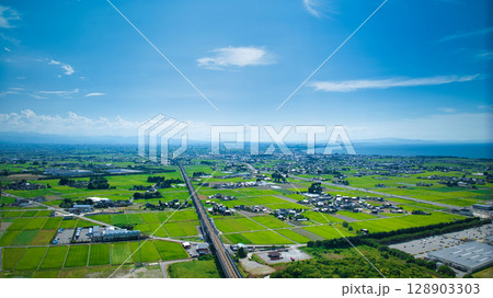 夏の富山県滑川市周辺の様子 夏の富山県滑川市周辺の様子 128903303