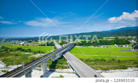 夏の富山県滑川市周辺の様子 128903310