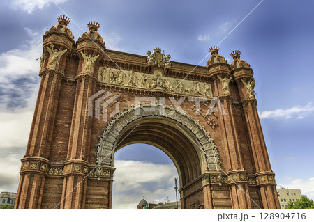 Arc de Triomf, iconic triumphal arc in Barcelona, Catalonia, Spain Arc de Triomf, iconic triumphal arc in Barcelona, Catalonia, Spain 128904716