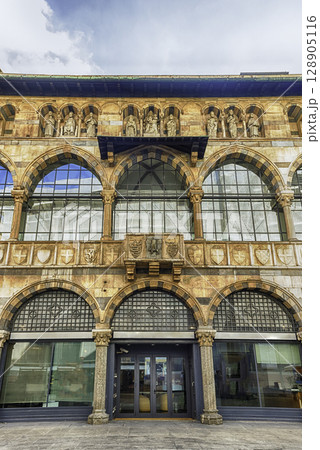 Loggia degli Osii, historical building in Piazza Mercanti, Milan, Italy 128905116