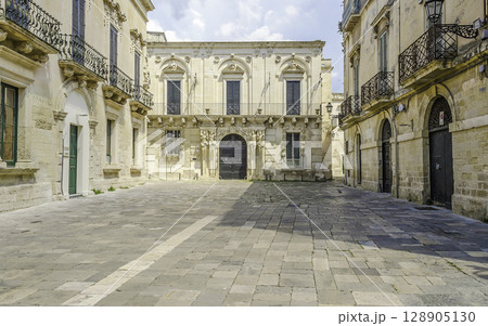 Small baroque square in central Lecce, Salento, Italy 128905130