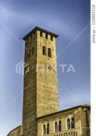 Medieval tower in Piazza Erbe, Padua, Italy Medieval tower in Piazza Erbe, Padua, Italy 128905158
