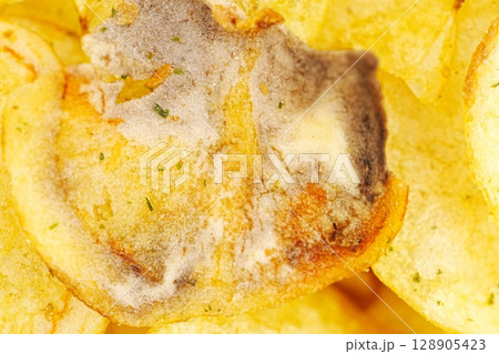 rotten potato chips. potato chips with spices. close up. 128905423