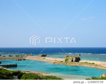 保良漁港（沖縄県宮古島） 128905539