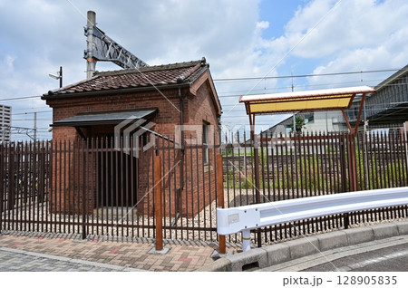 木曽川駅（東海道本線）の駅倉庫 128905835