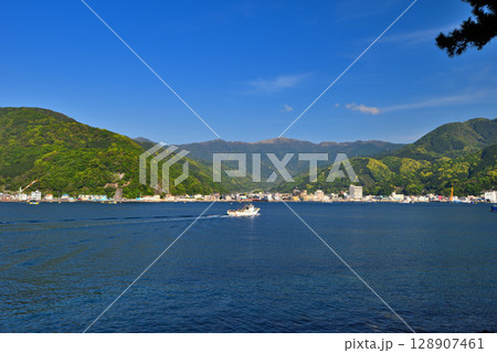 中部地方・伊豆半島・御浜岬・御浜岬公園の遊歩道から眺める戸田港・静岡県沼津市戸田(4) 128907461